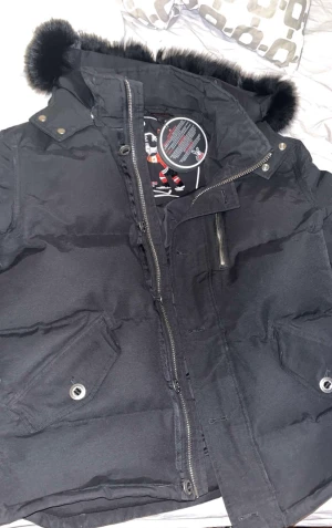 Moose knuckles  - Säljer min moose knuckles jacka den va lite liten på mig så säljer den billigt.
