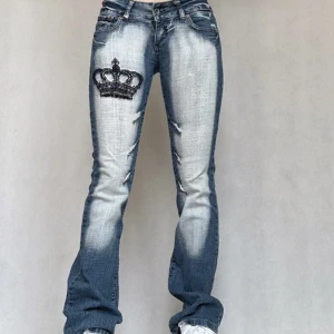 Lågmidjade liknande victoria beckham jeans - Supersnygga lågmidjade crazy ace jeans, liknande Victoria Beckham. I princip nyskick! Mått, eller fler bilder ges ut privat. Kan mötas i Stockholm. Pris kan diskuteras vid snabb affär.