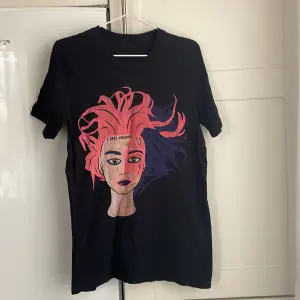 I Love Makonnen merch!  Köpt på Sellpy, jag har aldrig använt. Finns ingen lapp men skulle uppskatta som en M herr T-shirt