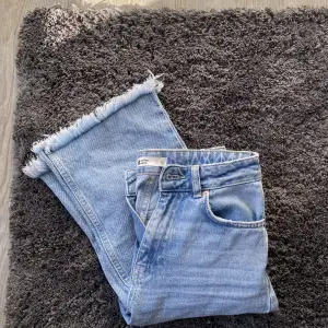 💙 Jeans från Gina i storlek 32 men är mer som en 34- längd 32. Lågmidjade. 120kr 