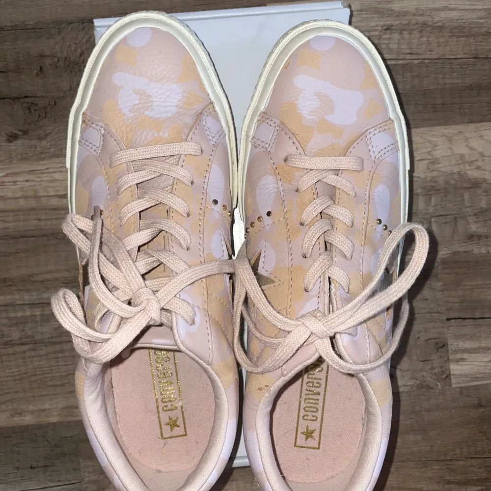 Converse One Star OX Shoes Low Top Leather Pink Ivory Beige / Light Gold St: 38 EU / 5,5 UK . Skor.