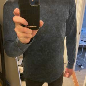 Clean long sleeve in thin material from weekday. Can meet up or ship it. Never used almost. Size: small but I normally have M so it’s a bit bigger.