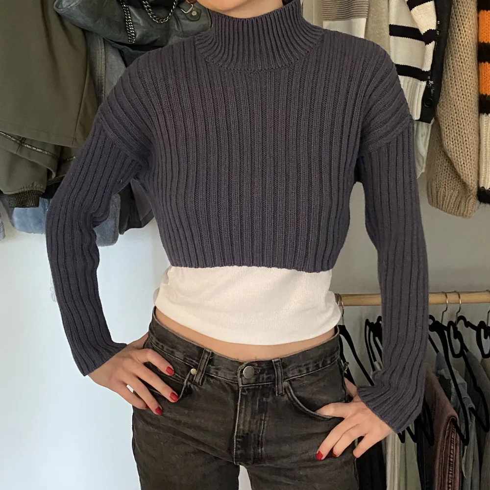 Stickad croptop från Zara stl XS. Oanvänd med prislapp. Stickat.