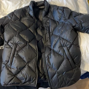 Mount down liner jacket - Vinterjacka. Köpt i höst, nyskick Nypris 3000kr