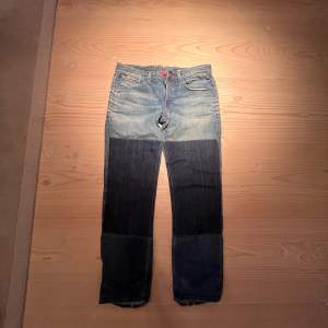 Säljer dessa svincoola jeans från replay!❤️❤️