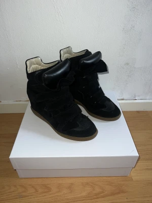 Isabel Marant  - Säljer mina Isabel Marant skor, dom är använda få gånger som dom är i nyskick.  Köpta för 5900 säljer för 3000