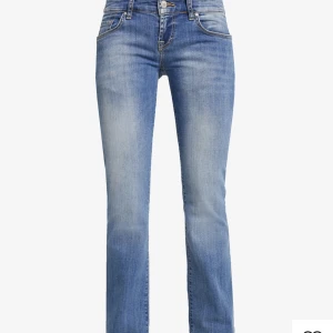 Ltb jeans - Lågmidjade ltb jeans i modellen Roxy som är helt slut på zalandos hemsida. Har haft i knappt en månad och nypris är 909kr.
