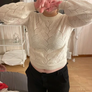 Stickad tröja  - Vit 