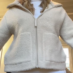 Teddy jacka  - Perfekt nu i höst 