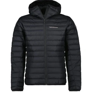 Peak performance  - En svart peak jaacka köpt förra året och användes knappt under vintern, skriv för mer bilder❤️