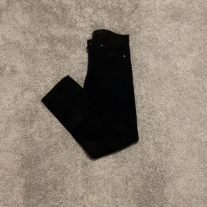 Tiger of Sweden  - Säljer dessa riktigt feta Tiger of sweden Manchester byxorna riktigt feta till hösten och även vintern passar perfekt till alla sorts skor. Nypris 1000kr  Skick 9/10