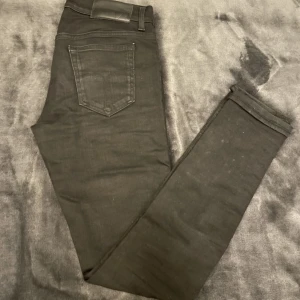 Tiger of Sweden jeans  - Svarta tiger jeans modell Slim i mycket bra skick.