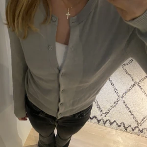 Grön kofta - Jättesöt grön kofta från H&M, hör av privat för fler bilder❤️❤️