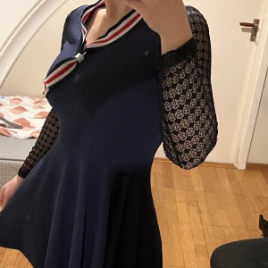 Klänning  - Använt en gång, passar s, m