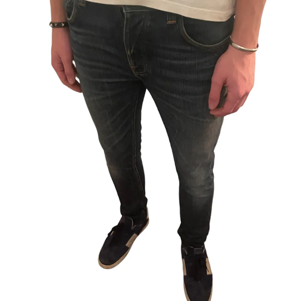 Säljer feeta jeans från Nudie med storleken 29/32. Modellen är Grim Trim. Slim fit. Skick 9/10 Nypris på dessa är 1499kr. Hör av er vid funderingar. Först till kvarn!. Jeans & Byxor.