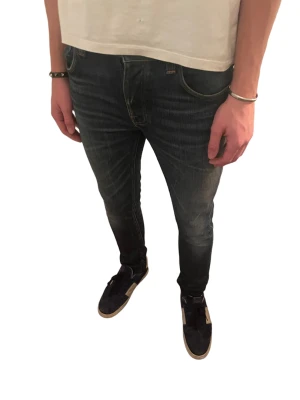 Nudie Jeans - Säljer feeta jeans från Nudie med storleken 29/32. Modellen är Grim Trim. Slim fit. Skick 9/10 Nypris på dessa är 1499kr. Hör av er vid funderingar. Först till kvarn!