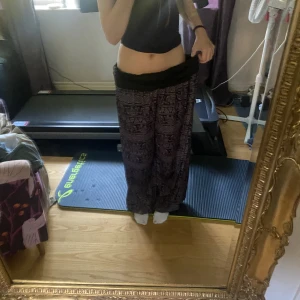 ”Hippie” byxor - Säljer dessa ”hippie” byxor då dem är alldeles för stora på mig, de har gulligaste elefant mönstret💕aldrig använda, bara att skriva för fler bilder 💕💕