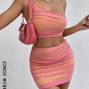 Vackert sett - Så fint sett tillverkat i dubbellager för att få den fina färgen❤️