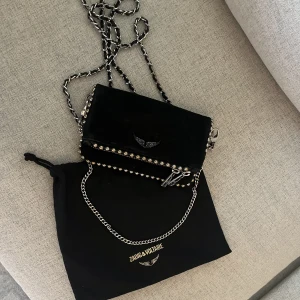 Zadig väska - Köpt av en annan tjej här på Plick, bra skick! Mocka 🤍