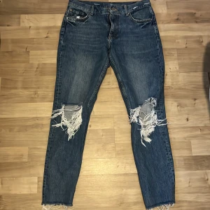 S - Har bara använt dessa lågmidjade oversiezed jeans en gång💕