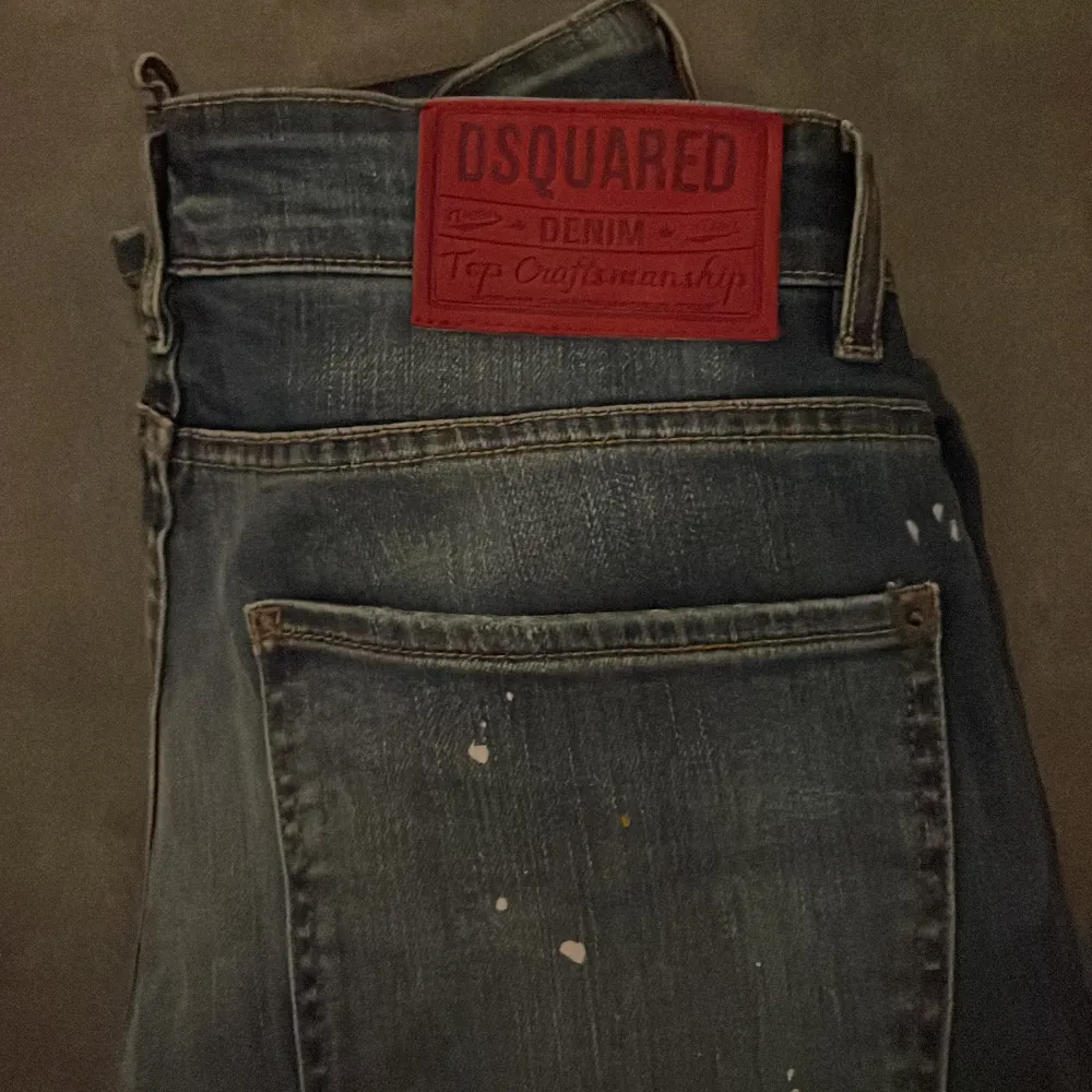 Dsquared2 jeans kom dm så förklarar jag storleken. Jeans & Byxor.