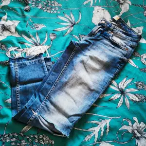 Jeans from Gina Tricot size 26 (36). Low rise. Few times worn 