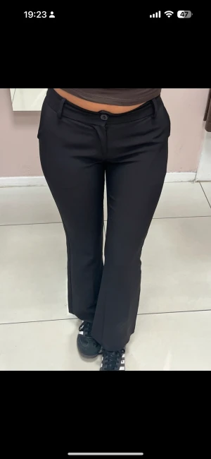 Kostymbyxor  - Fina kostymbyxor från designed by si!! Storlek S men passar XS!! ❤️hör av dig vid frågor/intresse 