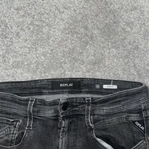Svarta replay jeans i fint skick! Strl 30(modell Anbass)