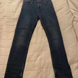 True religion - Riktigt feta true religion jeans!!💯 skick 9/10 Strlk: 32 färg: mörkblå🔪💯🤙