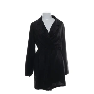 Glittrig klänning - Jättefin glittrig klänning! Ish skjortklänning! Superfin på!