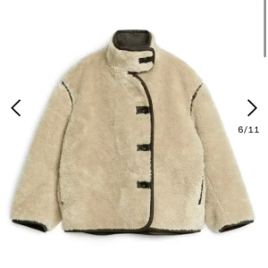 SÖKER - Söker denna jackan från arket!!! Hör av er ☺️