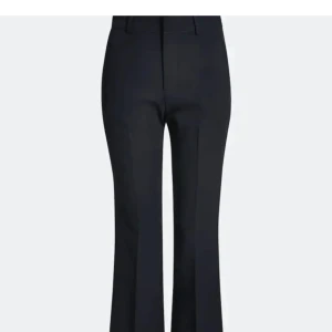 Kostymbyxor  - Jätte fina mellan höga kostymbyxor från bikbok, säljer då jag inte använder dom och dom blivit för små!💗