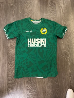 Hammarby matchtröja  - 10/10 skick, nästan oanvänd och fläckfri Retail: 1099 Mitt pris: 600 Storlek: Xs 