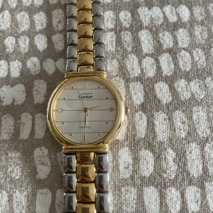 Vintage damklocka - Den var min farmors klocka så jag vet tyvärr ingenting om den