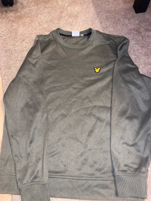 Lyle Scott - Jätte fint och nästan nyt