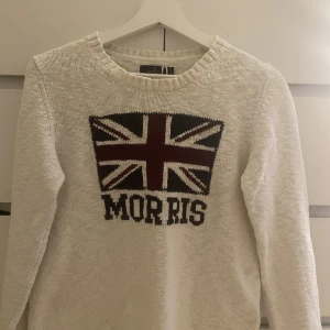 Morriströja  - Stickad morriströja i storlek L men liten i storleken. 