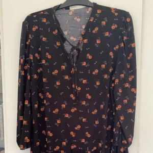 Klänning  - Storlek L/XL. Bra skick undrar något skriv❤️