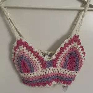 Söt rosa crochet tank top från stradivarius! Bra skick, nästan aldrig använd :) Använd gärna köp nu💞 
