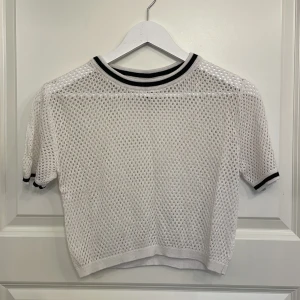 Nät t-shirt - Vit nät t-shirt, sitter jättefint men används inte längre. 