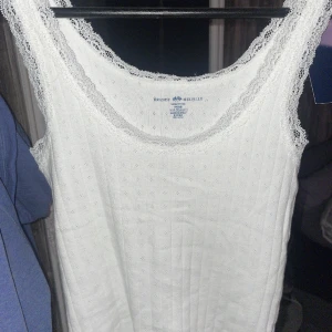 Linne  - Säljer helt nytt linne från brandy Melville pga att det aldrig blir använt de har prislapp på. 