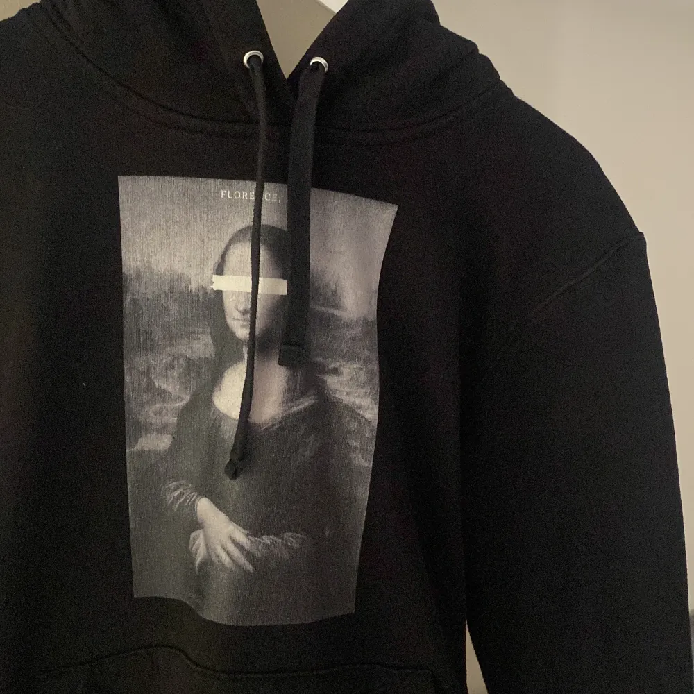 Så snygg The cool elephant hoodie med Mona Lisa tryck, som tyvärr inte kommer till användning. Ny skick och storlek S💕. Hoodies.