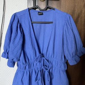 Blå topp - Jätte fin blå somrig topp från Gina Tricot💙 har inte kommit till användning så mycket och har inte några defekter!
