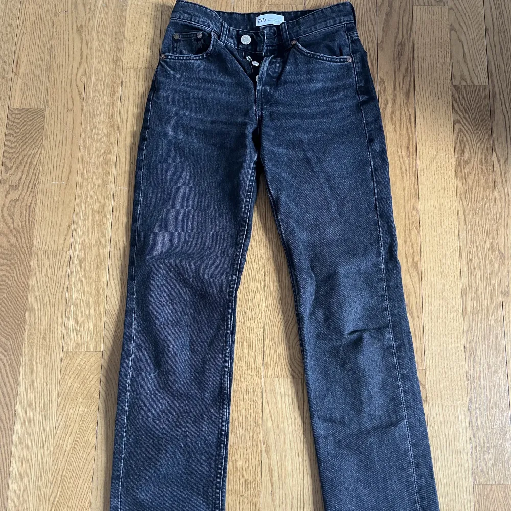 Så fina mid/low waisted jeans från zara💕. Jeans & Byxor.