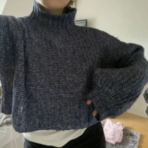 Stickad tröja  - Supersnygg skön tröja!  Köpt här på Plick! I ”Använt skick där av priset!