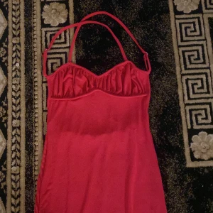 Rosa klänning rygglös midi - Aldrig använts riktig fin sommar klänning