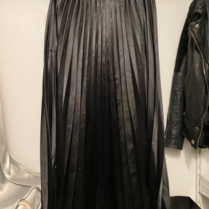 Plisserad kjol - Som ny