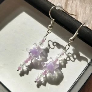 Stjärn-örhängen ⭐ - Handgjorda stjärn-örhängen 💜✨ nickelfria! Skriv till mig för fri frakt ✨