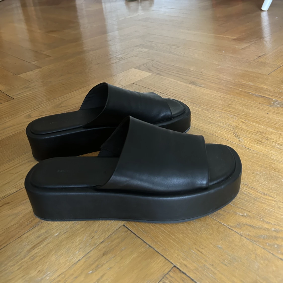 Sandaler med hög sula