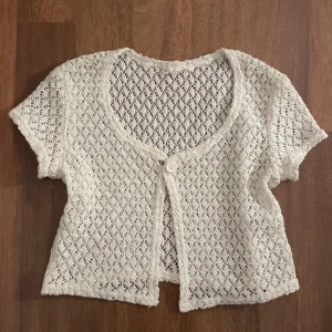 Vit super gullig bolero  - Mycket bra skick 