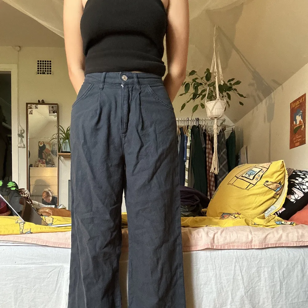 Sköna bomullsbyxor🦕inga defekter🦕lite tajta i midjan. Jeans & Byxor.